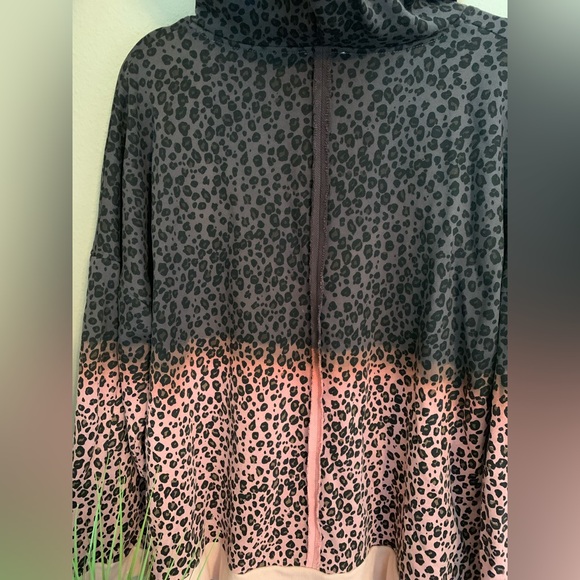 POL leopard print half zip ombré hooded sweater. Size L. - Picture 7 of 10
